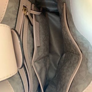 Michael Kors Bags - Like new Michael Kors purse Michael Kors Bags - Like new Michael Kors purse